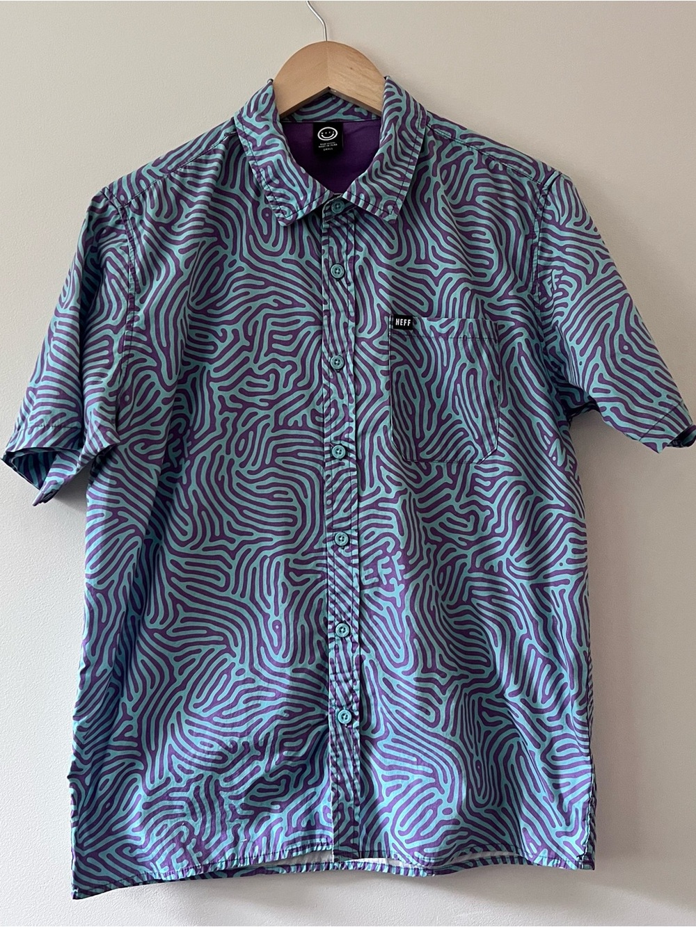Neff Men’s Short Sleeve Pattern Teal Purple Button Down Shirt Small EUC